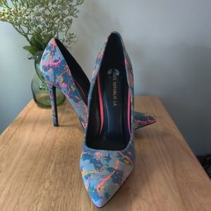 Stressed denim heels